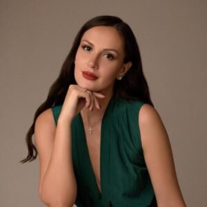 Anna - Fit Model US8