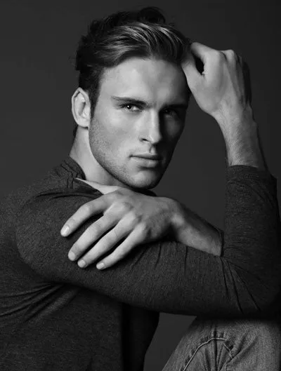 In Town Model Alexander | Elegance Model
