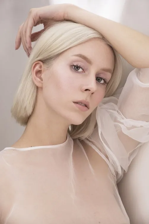 Direct booking woman model Laura | Elegance Model