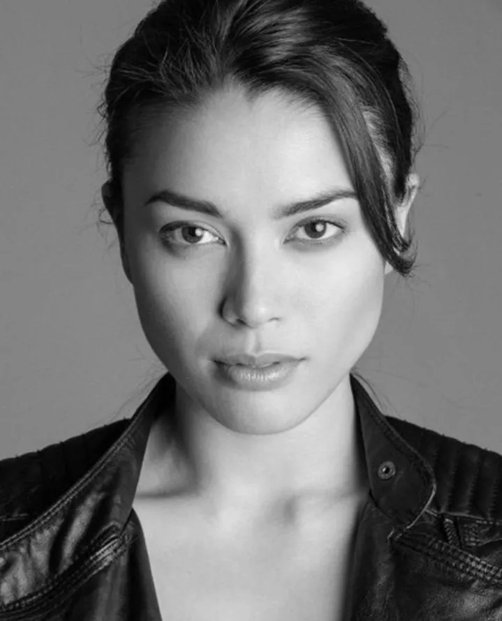 Direct booking woman model Claire | Elegance Model